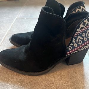Qupid Ankle Booties